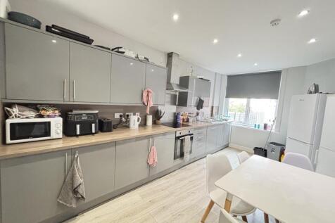 Bright and spacious kitchen with ample counter ...