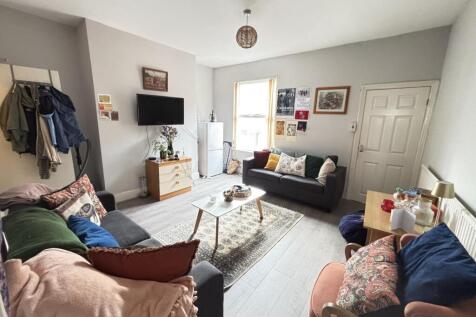 A bright and inviting contemporary living room ...