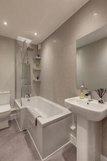 Modern and clean bathroom featuring a large bat...