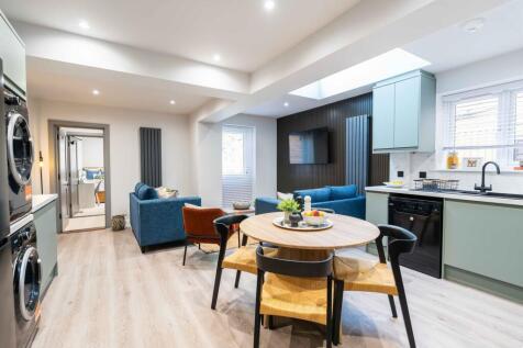 Modern and spacious living area with stylish se...