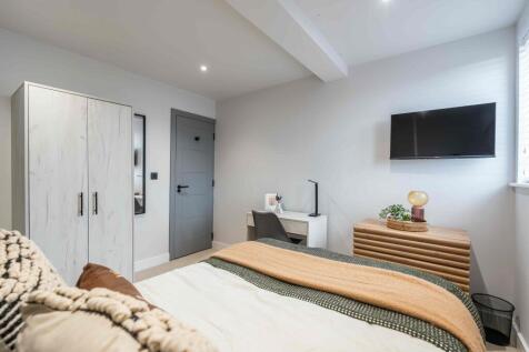Bright and inviting double bedroom featuring a ...