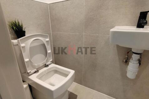 A clean, modern bathroom featuring a WC, a smal...
