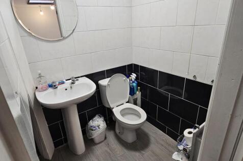 A bright and clean bathroom featuring a sink, t...