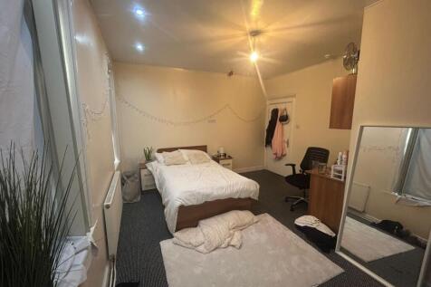 A spacious and well-maintained master bedroom f...