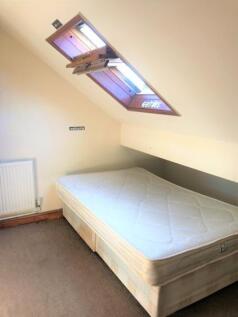 A cozy double bedroom featuring a comfortable b...