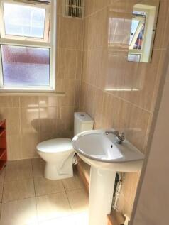 A clean and bright bathroom featuring a toilet ...