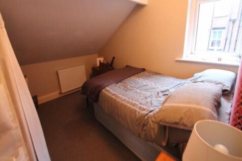 A cozy bedroom featuring a double bed and a win...