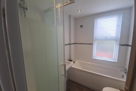 A spacious and well-maintained bathroom featuri...