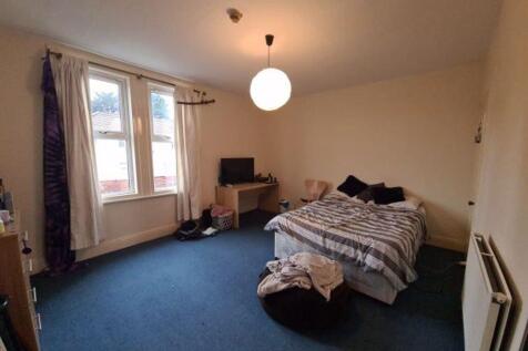 A welcoming bedroom featuring a comfortable dou...