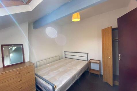 Cozy single bedroom with ample natural light fr...