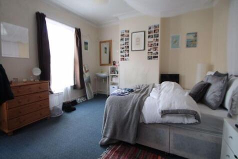 A welcoming double bedroom featuring a comforta...