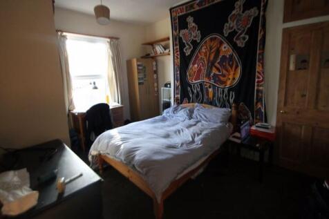 A spacious and well-presented master bedroom fe...