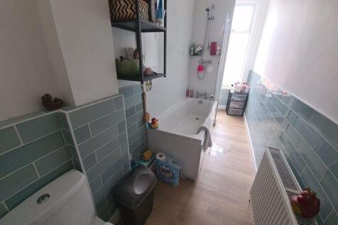 A clean and well-maintained bathroom with a bat...