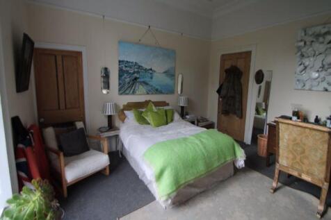 A spacious and well-presented master bedroom fe...