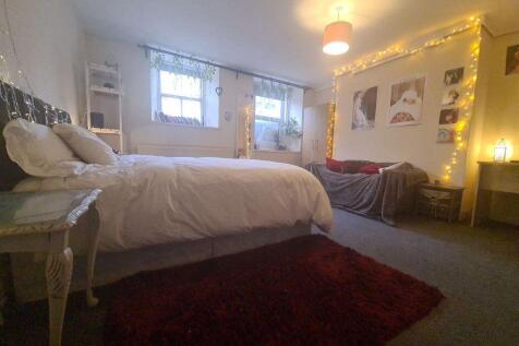 A spacious and well-maintained master bedroom f...