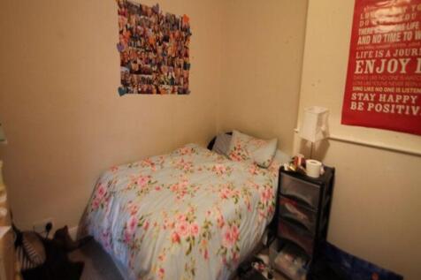 A cozy double bedroom featuring a neatly made b...