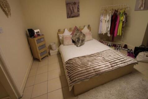A spacious and well-presented master bedroom fe...