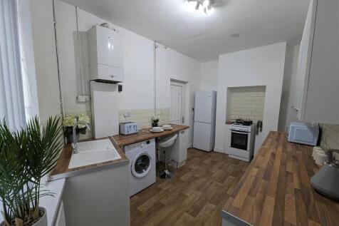 A bright and clean kitchen with modern applianc...