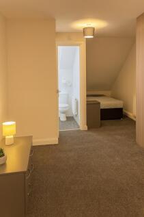 Bright, well-maintained bedroom with ensuite ba...