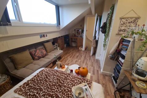 A cozy and welcoming living room filled with na...