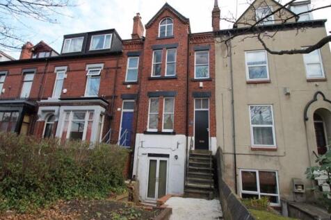 A charming view of the front exterior of a trad...