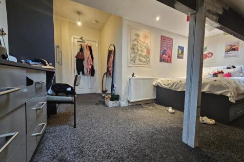 A cozy student living room with a comfortable s...