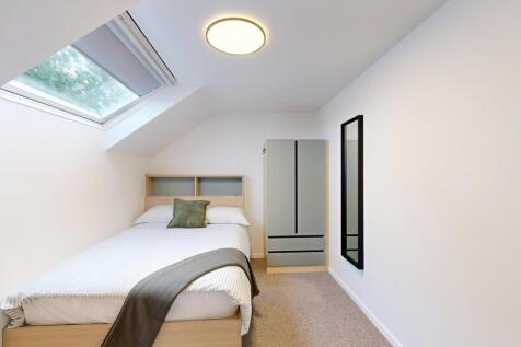 Bright, neatly presented attic bedroom with a c...