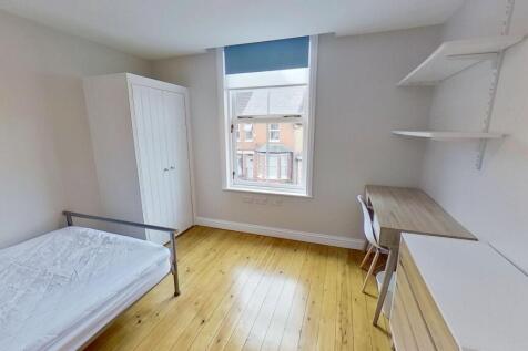 Bright and minimalistic single bedroom featurin...