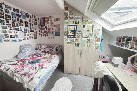 Bright, cozy double bedroom in a loft-style spa...