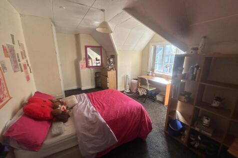 A cozy bedroom featuring a comfortable double b...