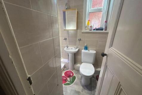 A clean and well-maintained bathroom featuring ...