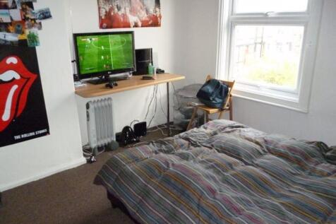 Cozy double bedroom featuring a comfortable dou...