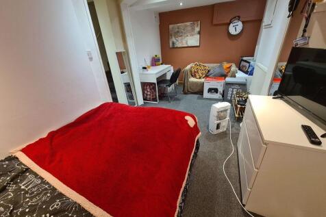 Comfortable and inviting bedroom featuring a co...