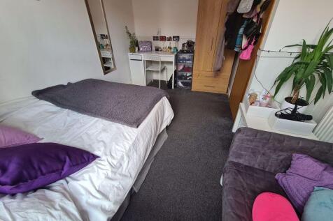 A cozy double bedroom featuring a neatly made b...