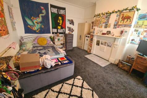 A cozy and inviting living room with a comforta...