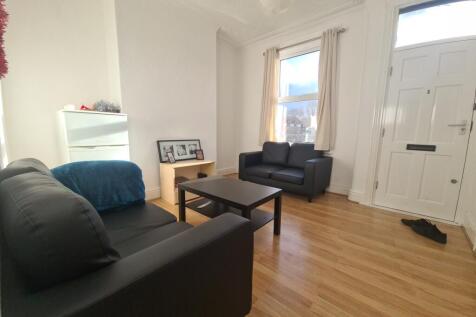 Bright and welcoming front view of a well-maint...