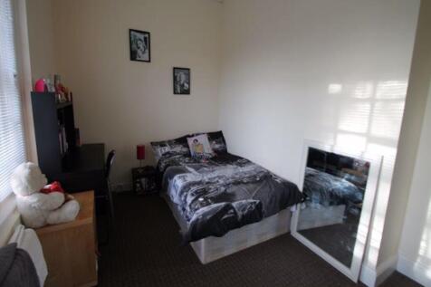 A cozy and well-maintained living room featurin...
