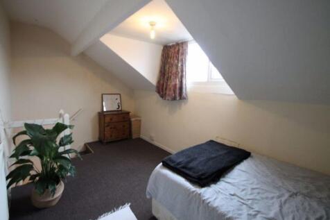 Cozy single bedroom with a comfortable bed, a s...