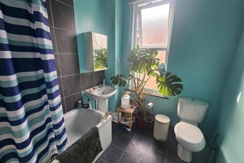 A bright and well-maintained bathroom suite fea...