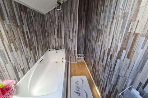 A modern bathroom featuring a spacious bathtub ...