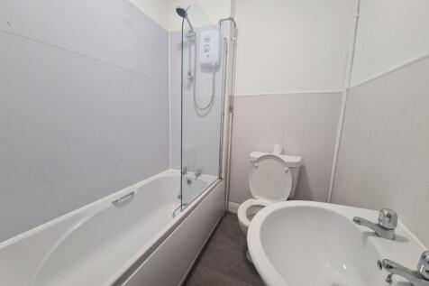A clean, well-maintained bathroom featuring a b...