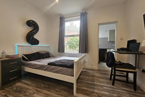 A bright and tidy double bedroom featuring a wh...