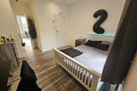 Bright and neatly arranged double bedroom featu...