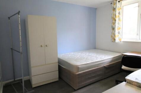 A bright and tidy double bedroom featuring a co...