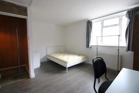 A bright and tidy double bedroom featuring a co...