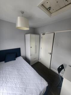 A modern, well-maintained double bedroom featur...