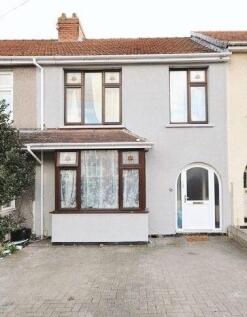 Attractive terraced house with paved driveway a...