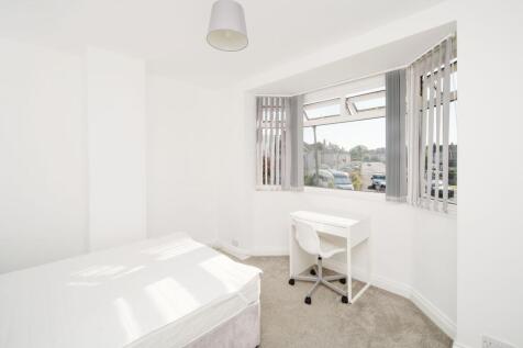 Bright, recently decorated single bedroom with ...
