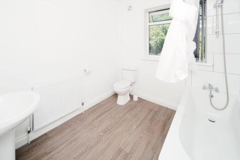 Bright, recently refreshed bathroom featuring a...