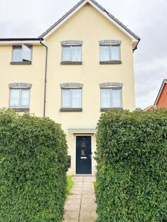 Well-kept modern townhouse with a neat paved pa...
